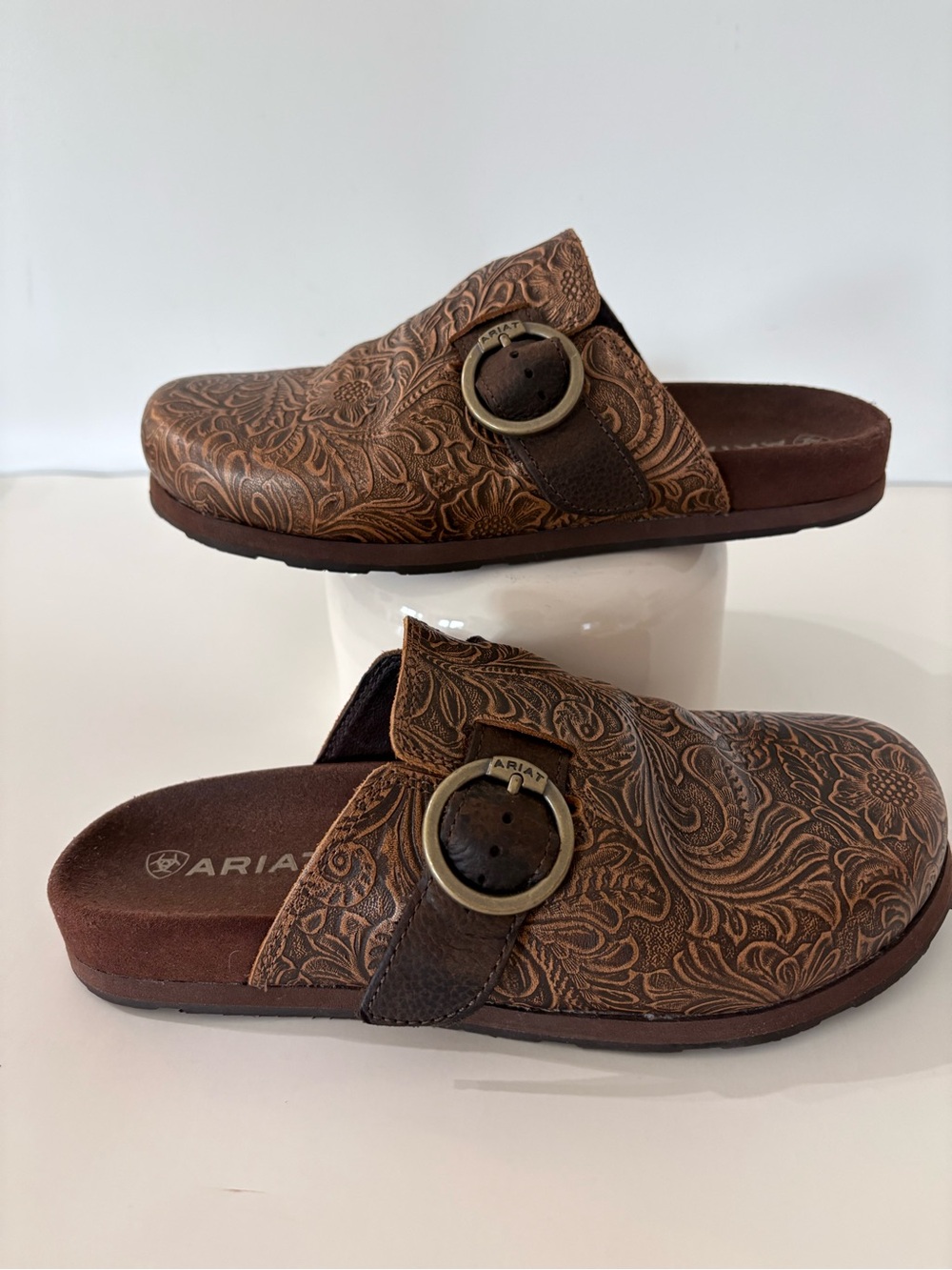 ARIAT Sz 7.5 Embossed Floral Leather Mule Clogs Slip On Western Casual Cowgirl